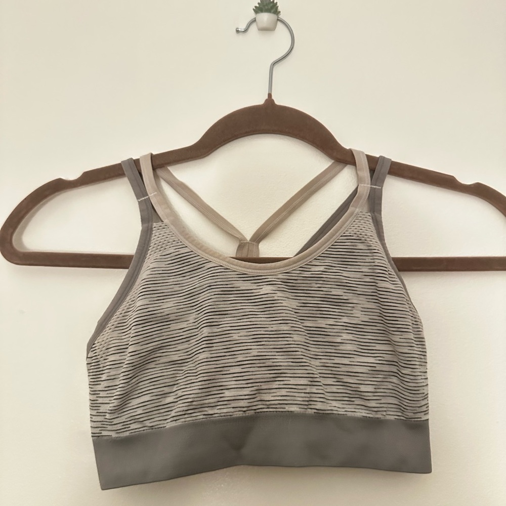 Women's Striped Sports Bra - Gray
